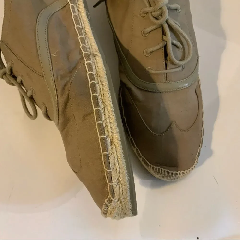 Nice cloth shoes by Cole Haan in size 8.5B lace up